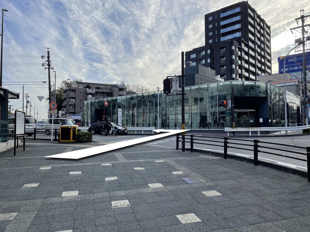 UFJ銀行前の信号。矢印は横断歩道を渡って左折